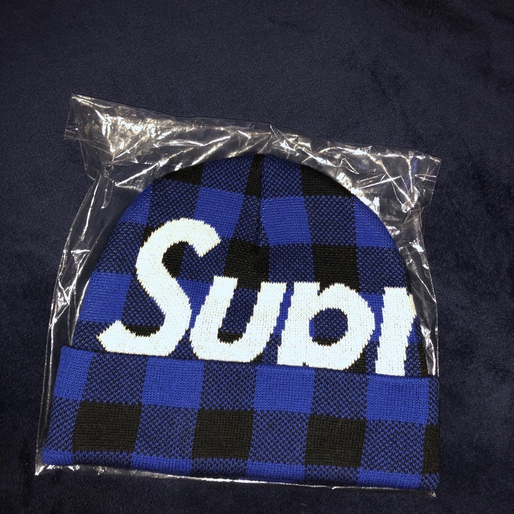 Supreme big logo beanie